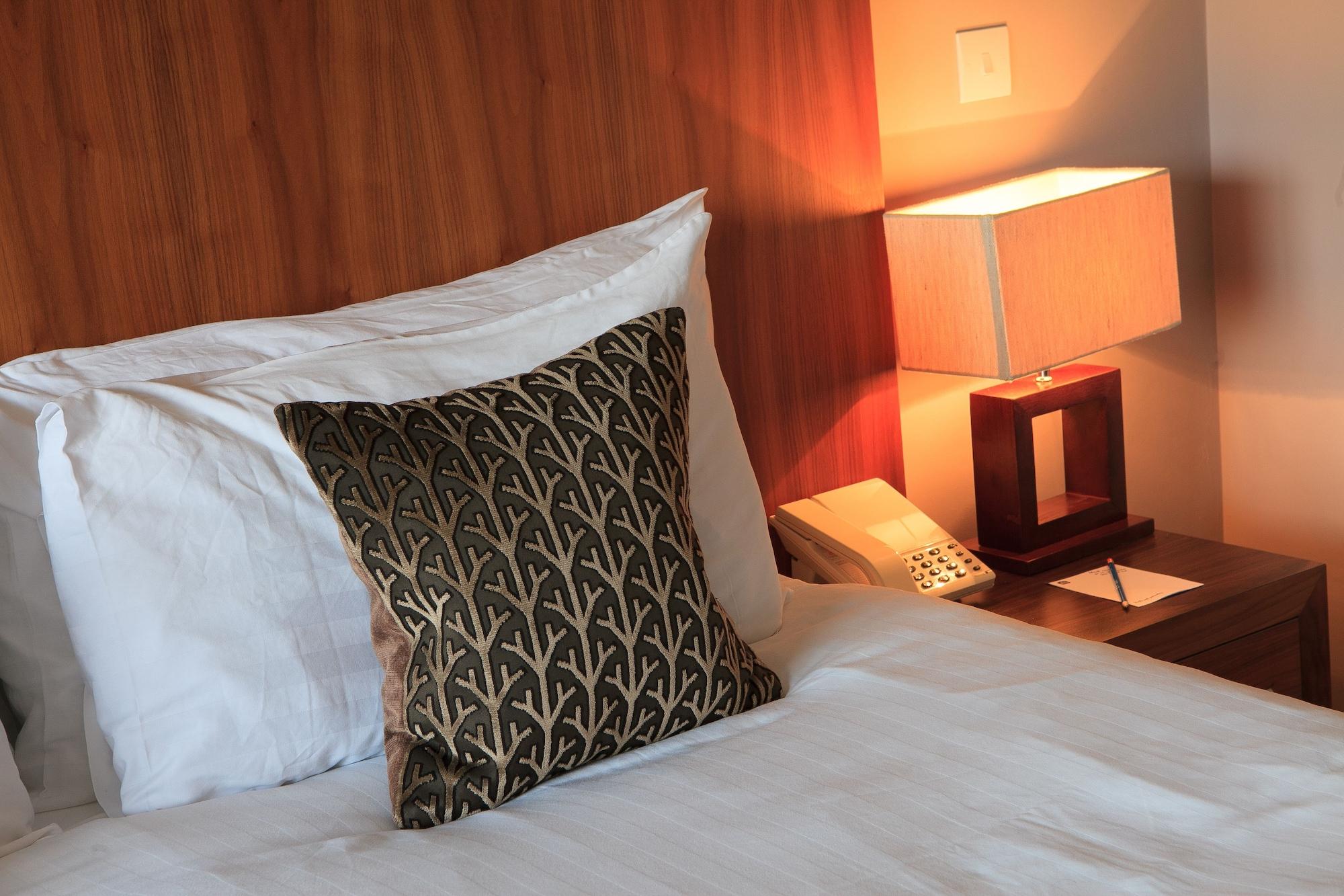 Best Western Plus Centurion Hotel ミッドサマー・ノートン エクステリア 写真